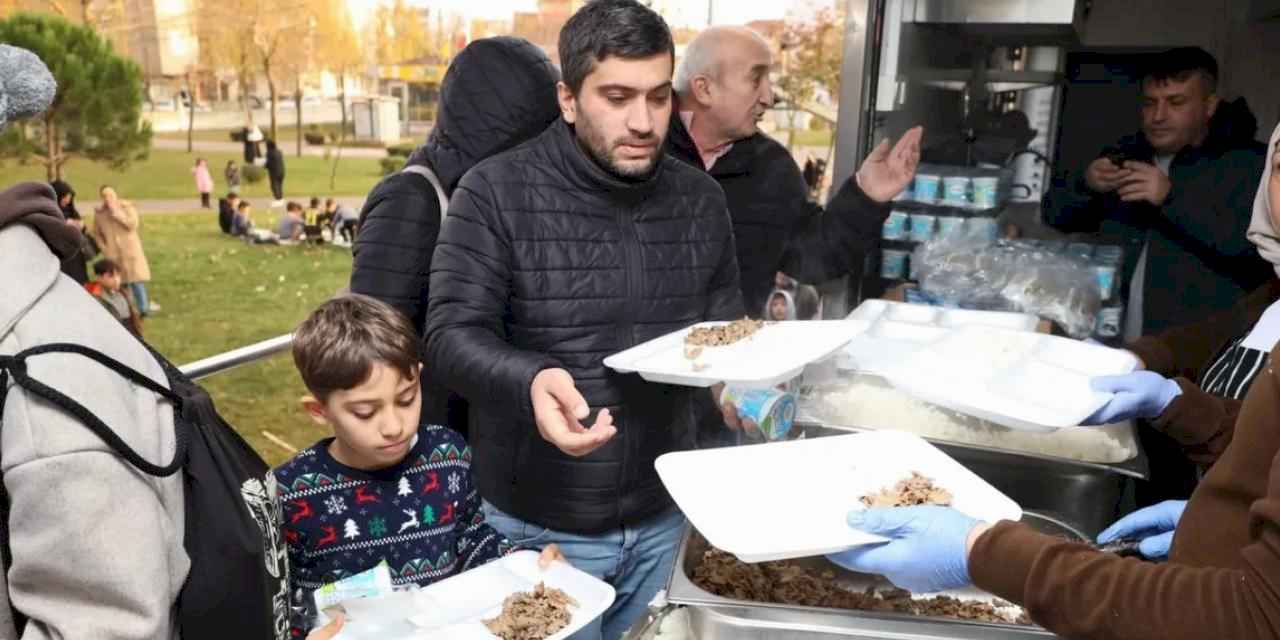 Kocaeli'den Darıca'da yemek ikramı