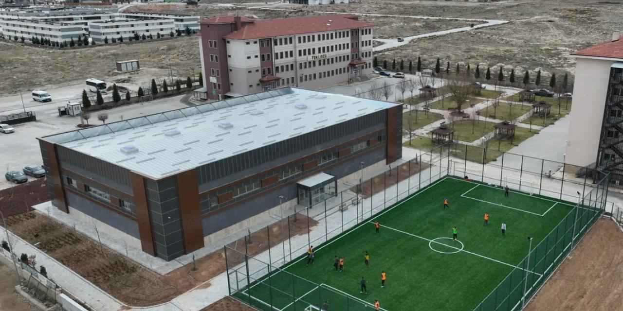 Konya Selçuklu Fen Lisesi’ne modern spor tesisi kazandırıldı