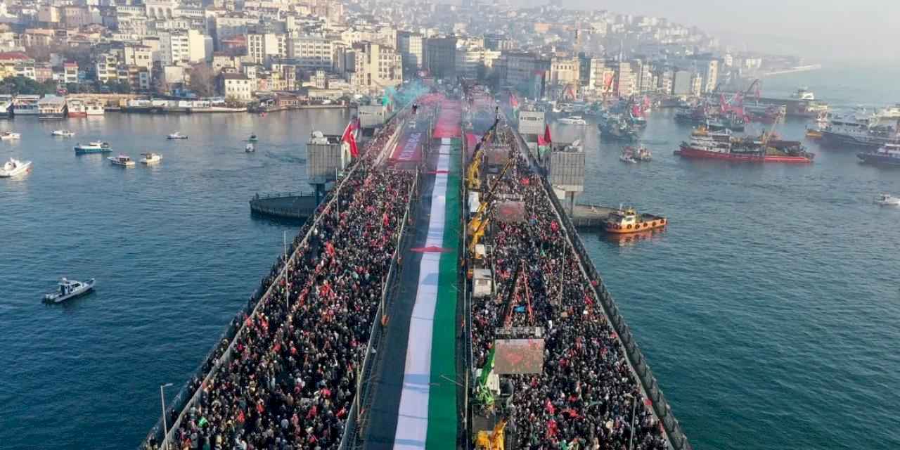 On binler Galata Köprüsü'ne yürüdü!