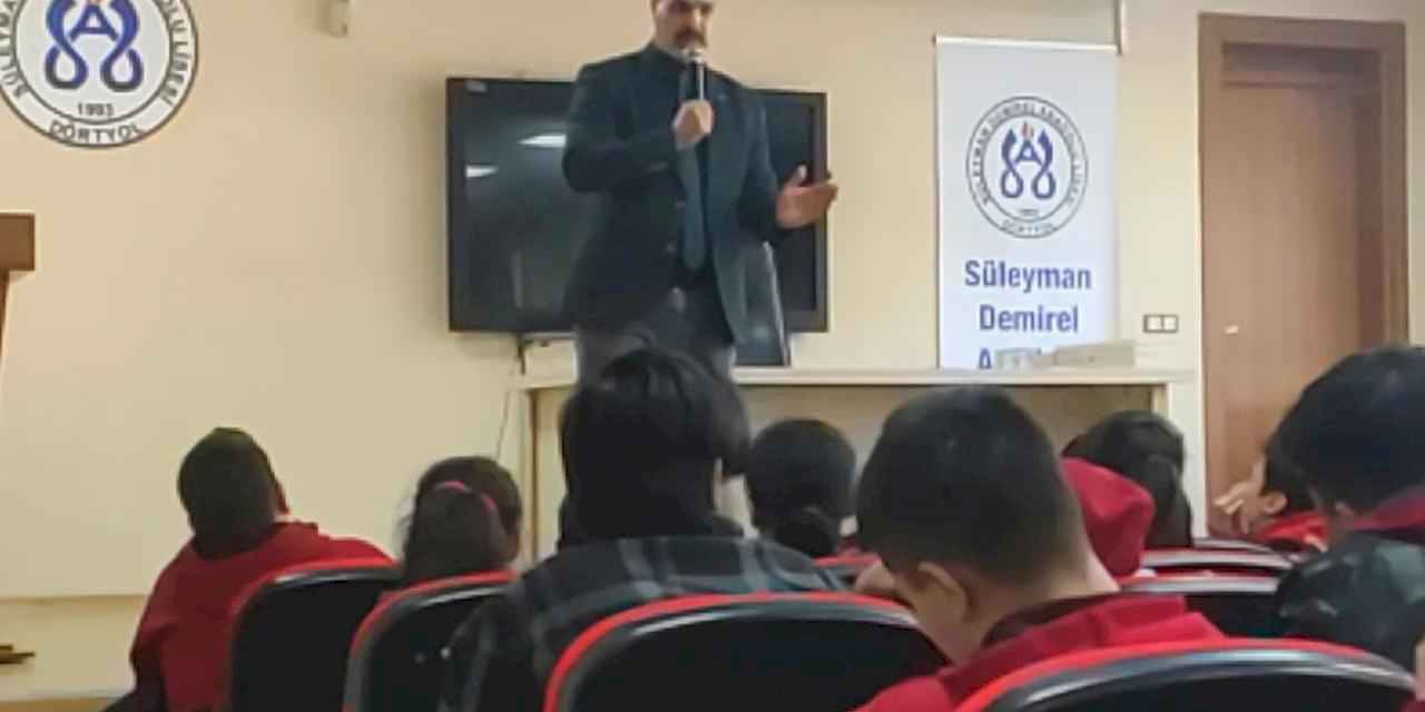 Hatay Dörtyol’da 'Başarıda Arkadaş Seçimi' konferansları