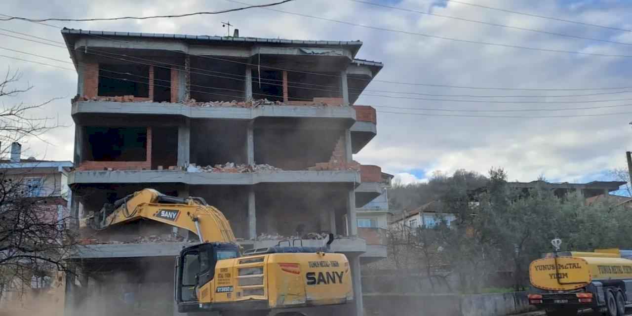 Kocaeli Gölcük'te  depreme dayanıksız binalardan arındırılıyor