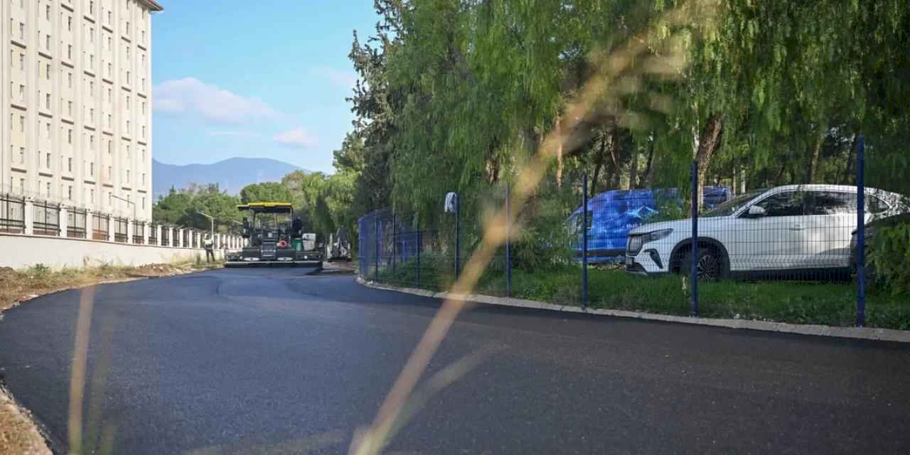 Ege Üniversitesi kampüs yolu yenilendi