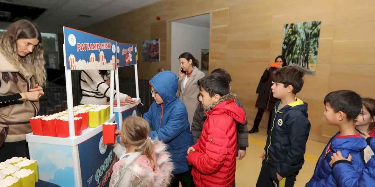 Muğla'da Başkan Aras’tan çocuklara sinema hediyesi