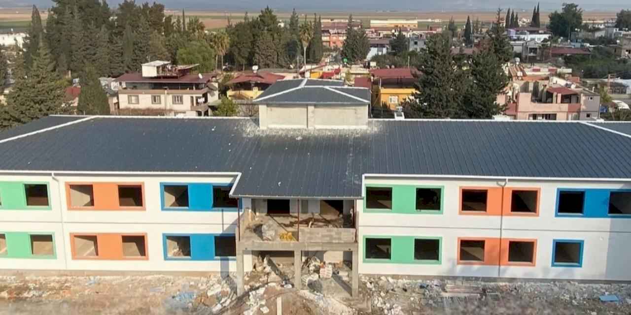 Kocaeli, elini Hatay'dan çekmedi... Hatay’daki okulun kabası bitti, ince işçiliği başladı