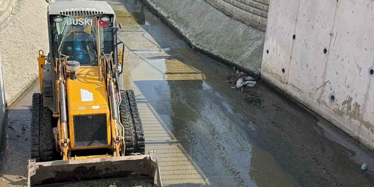 Bursa Gemlik Çarşı Deresi’nde temizlik çalışması